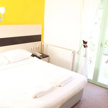 R+ By Hotel 2*