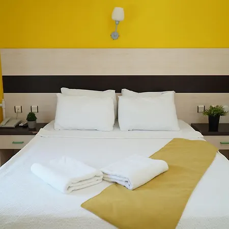 R+ By Hotel 2*